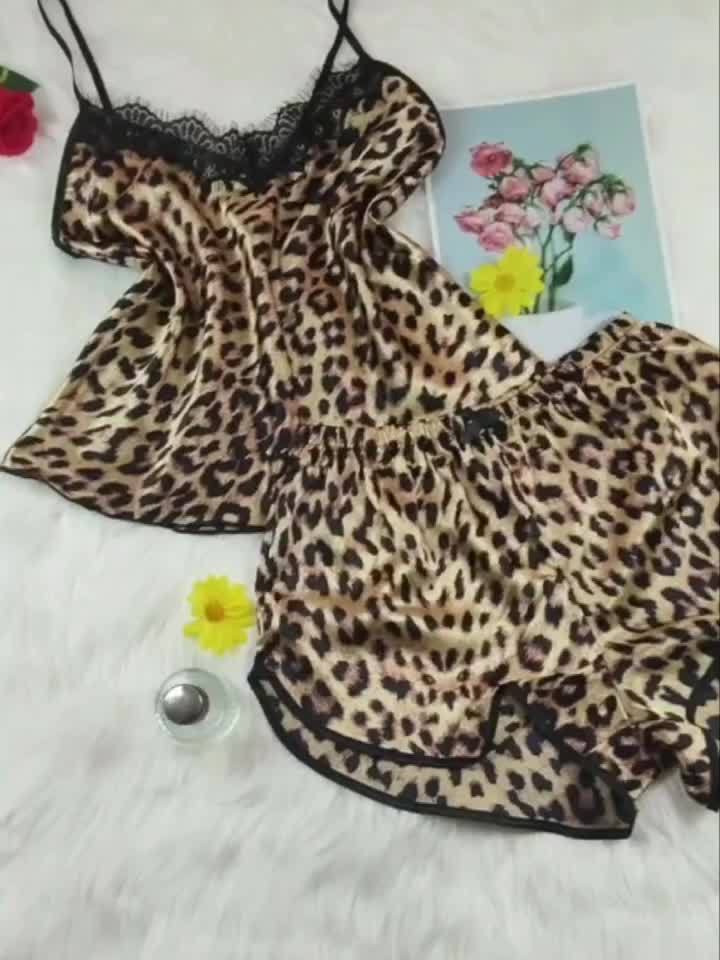 Fashionable leopard print pajama set